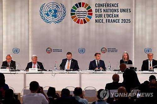 제3차 유엔해양회의 개막 (니스 AFP=연합뉴스) 프랑스 니스에서 9일(현지시간) 제3차 유엔해양회의가 개막했다. 공동 주최국인 프랑스·코스타리카 정부 수반과 안토니우 구테흐스 유엔 사무총장 등이 개막 회의에서 발언하고 있다. 2025.06.09.
