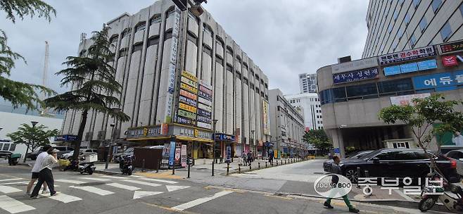 과천 별양동 소재 제일쇼핑상가 건물과 새서울 프라자 전경. 하재홍 기자