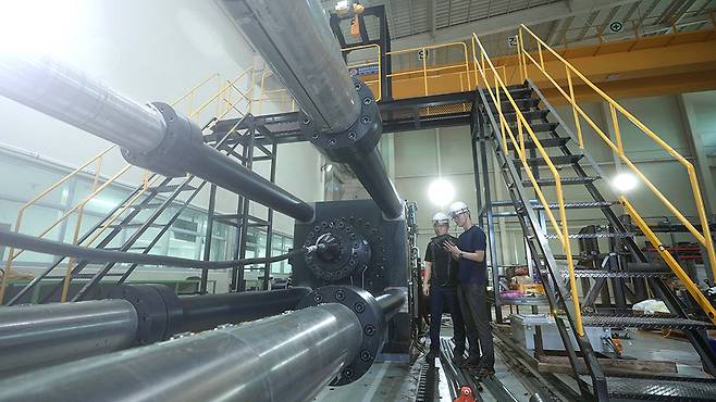 세계 최대, 아시아 유일의 국립목포대학교 해양케이블시험연구센터 내부 모습.