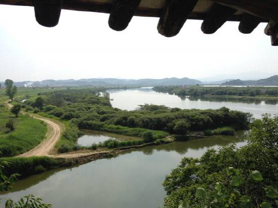 함안군 대산면 악양루에서. 함안천과 남강이 합수하는 두물머리 풍경