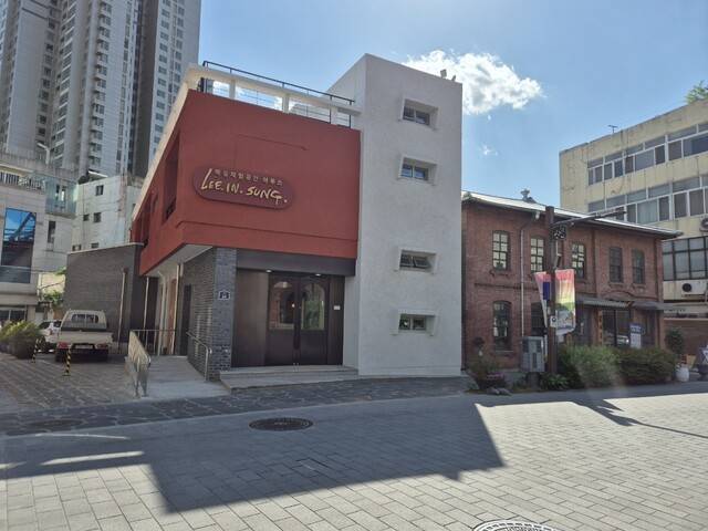 대구 출신 이인성 화백과 관련한 문화예술공간 '예술체험공간 아루스'가 개관을 앞두고 유족과의 갈등이 불거져 좌초 위기에 놓였다. 구아영 기자