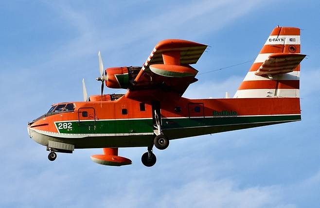 고정익 산불진화 항공기 (CL-215) 이미지. 경북소방본부 제공