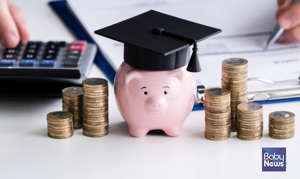 최근 한국노동연구원이 한국노동패널조사(KLIPS)를 바탕으로 분석한 '가구 경제 및 부모 노동시장 특성별 자녀 사교육 격차와 추이' 보고서에 따르면 &nbsp;2009~2019년까지는 가구의 소득분위가 전년 대비 하락하면 가구의 월평균 실질 사교육비도 함께 감소하는 경향이 뚜렸했다. ⓒ베이비뉴스