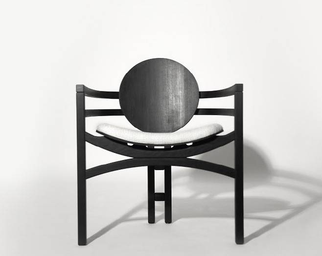작품명 Osso. A’ Design Award의 Furniture Design Category 수상작.