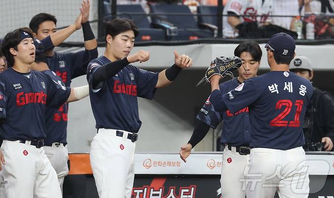 롯데 자이언츠가 3위를 지키기 위해서는 박세웅(21번)의 활약이 필요하다. 2025.5.23/뉴스1 ⓒ News1 김기남 기자