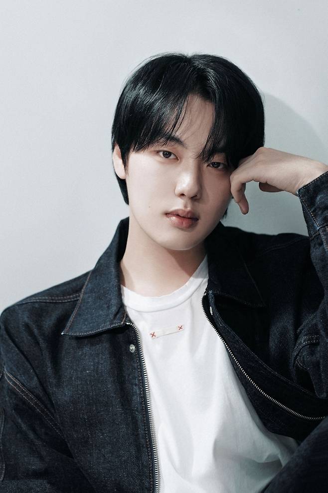 배우 윤현수-이정식이 키움 승리 기원 시구, 시타를 진행한다. 사진 | 키움 히어로즈