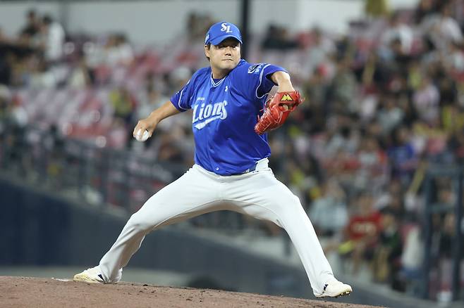 삼성 김태훈이 10일 광주-기아 챔피언스 필드에서 열린 2025 KBO리그 KIA전에서 7회 올라와 힘차게 공을 던지고 있다. 사진 | 삼성 라이온즈