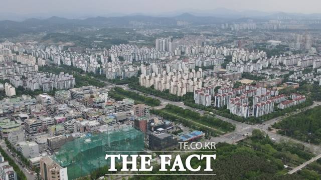 올해 중견 건설사 부도·폐업이 잇따르면서 이에 따른 아파트 보증사고도 발생하고 있다. 건설 경기가 침체에 빠진 가운데 건설업계에선 4월에 이어 '7월 위기설'까지 돌고 있어 하반기 들어 사고가 더 늘어날 수 있다고 우려한다. /박헌우 기자