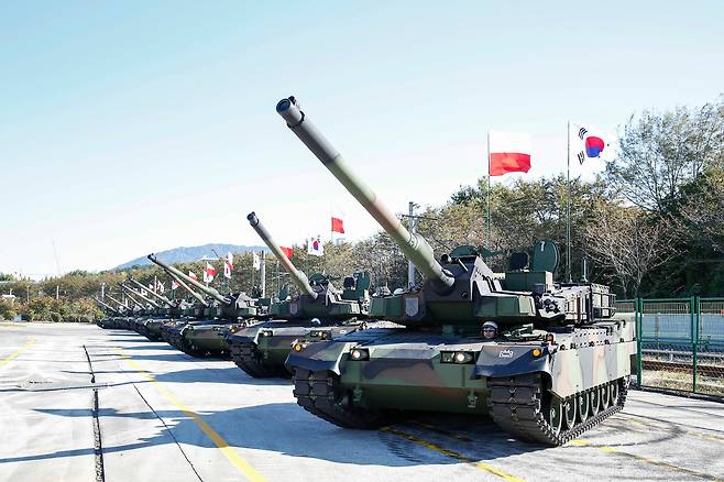2022년 10월 현대로템 경남 창원공장에서 개최된 ‘K2 전차 폴란드 갭필러 출고식’에서 도열한 K2 전차./현대로템