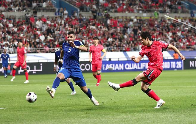 10일 서울 월드컵경기장에서 열린 2026 북중미 월드컵 아시아 3차 예선 최종전 한국과 쿠웨이트의 경기에서 이강인이 추가골을 넣고 있다./연합뉴스