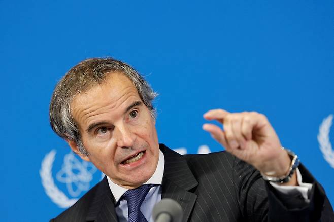 라파엘 그로시 국제원자력기구(IAEA) 사무총장이 9일(현지 시각) 오스트리아 빈에서 열린 이사회에서 발언하고 있다./로이터 연합뉴스