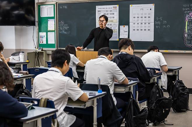 서울 금천구 금천고등학교에서 학생들이 시험 준비를 하고 있다. /뉴스1