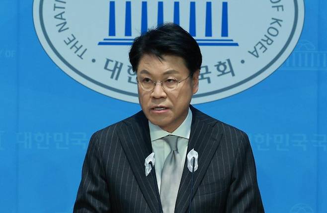 장제원 국민의힘 의원이 12일 오전 서울 여의도 국회 소통관에서 총선 불출마 관련 기자회견을 하고 있다. 사진=뉴시스