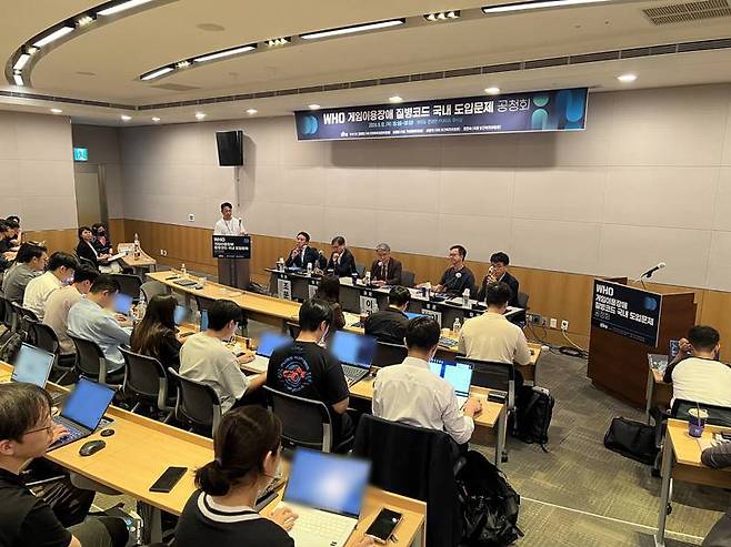 게임 이용 장애는 계속해서 팽팽한 대립 의견이 나타나고 있다.