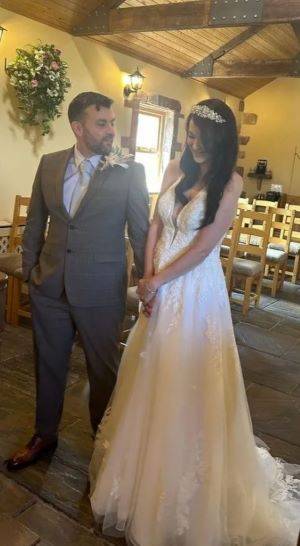 50kg을 감량하고 웨딩드레스를 입은 웰시./사진=더 선