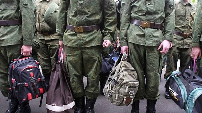 모스크바에서 징집돼 입영을 기다리는 신병들