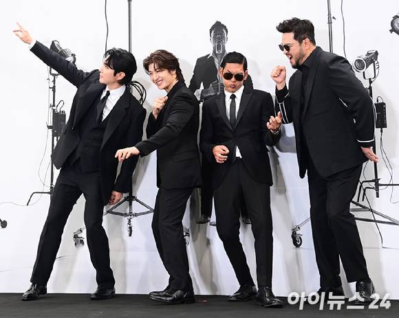 그룹 god 데니안-손호영-박준형-김태우가 지난해 8월 30일 오후 서울 영등포구 여의도 KBS홀에서 열린 JYP 딴따라 포토월 헹사에 참석하고 있다. [사진=정소희 기자]