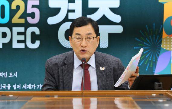 주낙영 경주시장이 지난 9일 오전 시청 영상회의실에서 열린 국소본부장회의에서 새 정부 출범에 따른 경주시 대응 방향에 대해 발언하고 있다. [사진=경주시청]