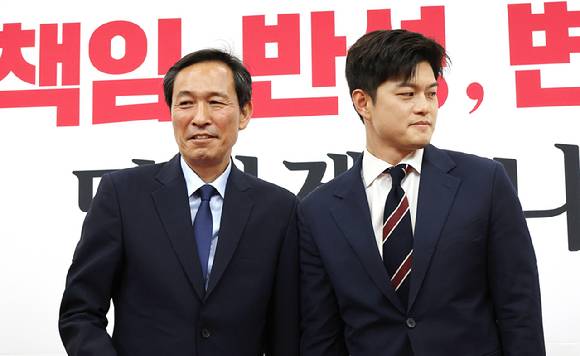 국민의힘 김용태 비상대책위원장(오른쪽)과 대통령실 우상호 정무수석이 10일 국회에서 만나 인사한 뒤 돌아서고 있다. 2025.6.10 [사진=연합뉴스]