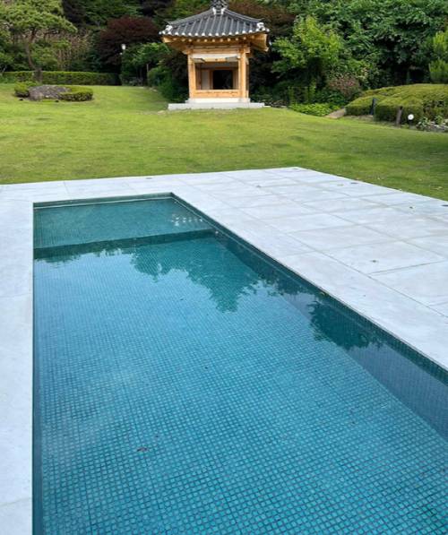 한남동 대통령 관저에 설치된 수조 시설이 '개 수영장'이라는 의혹이 제기됐다. [사진=박홍근 더불어민주당 의원 페이스북]