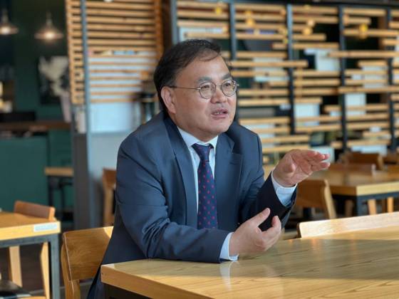 ‘5극 3특’이 이재명 정부의 균형발전 핵심임을 강조하는 한경구 국회지역균형발전포럼 사무처장. 한 사무처장은 2018년 이후 한국의 국가균형발전을 설계하면서 21대 대통령 선거에서는 이재명 더불어민주당 대통령 후보의 주요 국가균형발전 정책에 관여했다. 국회지역균형발전포럼 제공