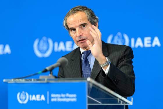 라파엘 그로시 IAEA 사무총장이 9일(현지시간) 오스트리아 빈에서 열린 IAEA 이사회 계기 기자회견에서 발언하는 모습. EPA=연합뉴스