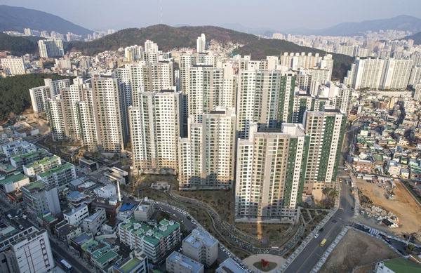 부산지역 아파트 전경. 국제신문DB