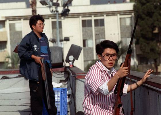 Korean Americans during the 1992 Los Angeles riots [JOONGANG ILBO]