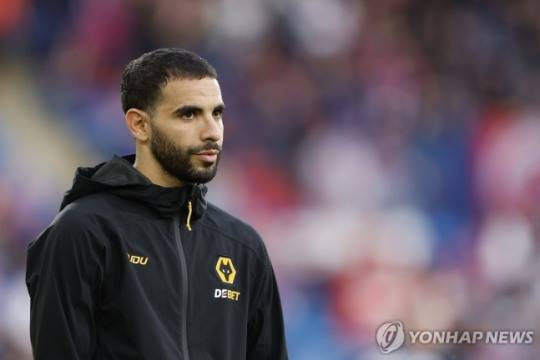 울버햄프턴 떠나 맨시티 유니폼을 입는 라얀 아이트누리. / 사진=연합뉴스