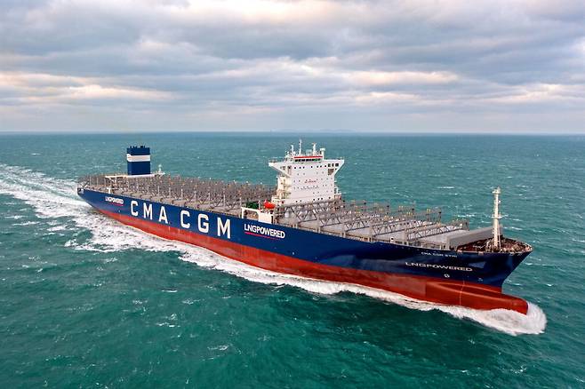 HD현대삼호가 2022년 인도한 1만5000TEU급 LNG 이중연료 추진 컨테이너선. 
 HD한국조선해양