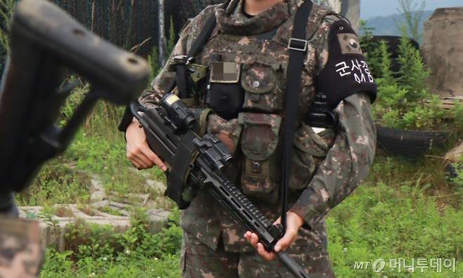 육군 장병이 경계작전을 수행하고 있는 모습. 기사와 사진은 무관. / 사진=육군