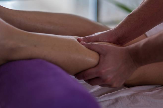 마사지를 받다가 성추행 당했다며 업주들을 협박해 돈을 뜯어낸 일당 6명이 모두 실형을 받았다. 위 사진은 기사 내용과 무관함/사진=게티이미지뱅크