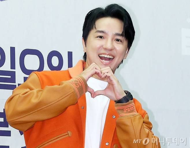 스타강사 조정식(42)씨가 현직 교사에게 돈을 주고 수능모의고사 문항을 사들인 혐의로 검찰에 송치된 사실이 뒤늦게 전해졌다. /사진=김창현