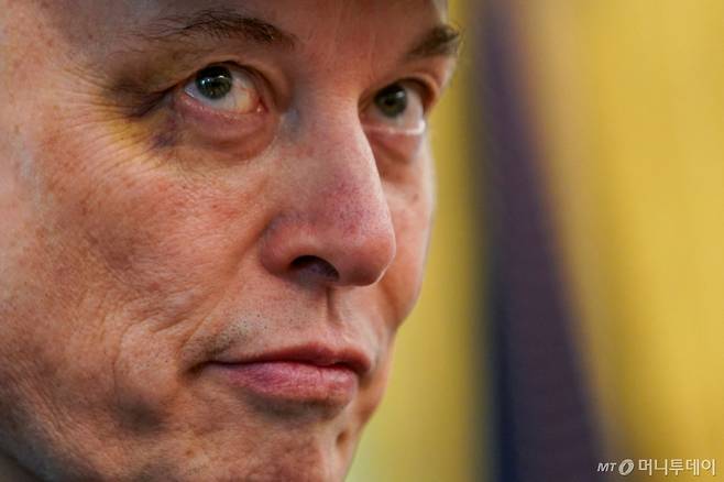 (워싱턴 로이터=뉴스1) 김지완 기자 = 30일(현지시간) 워싱턴 백악관에서 도널드 트럼프 미국 대통령을 만난 일론 머스크 테슬라 최고경영자(CEO)의 오른쪽 눈에 멍이 난 모습. 2025.05.30  ⓒ 로이터=뉴스1  Copyright (C) 뉴스1. All rights reserved. 무단 전재 및 재배포,  AI학습 이용 금지. /사진=(워싱턴 로이터=뉴스1) 김지완 기자