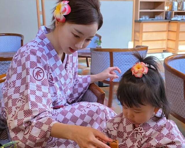 한소영이 딸과 함께 행복한 시간을 보내고 있다. / 한소영 소셜미디어 캡처