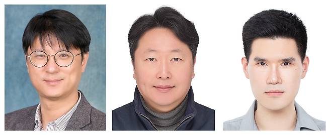 이재영(왼쪽부터) GIST 신소재공학과 교수, 허강무 충남대학교 유기재료공학과 교수, 박세현 GIST 신소재공학과 박사과정생.[GIST 제공]