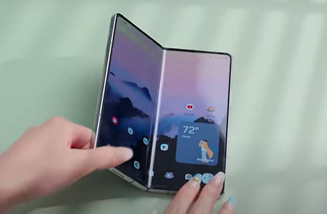 갤럭시 Z 폴드5. [유튜브 Created by Ella 캡처]