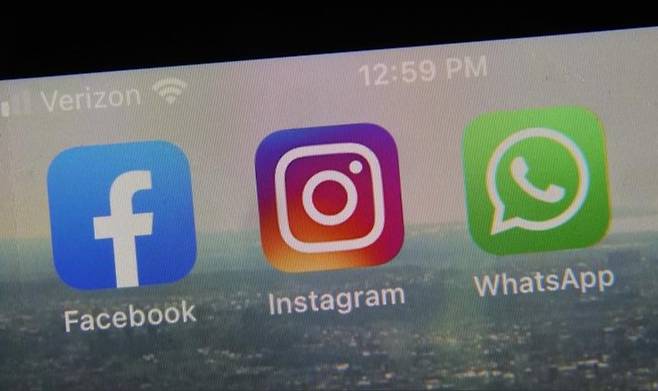 [런던=AP/뉴시스] 왼쪽부터 메타 페이스북, 인스타그램, 왓츠앱 로고. 메타의 메신저 서비스 왓츠앱. 2021.12.07. *재판매 및 DB 금지