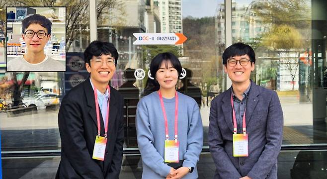 (왼쪽부터) 람 탄 하오(Lam Tan Hao) 박사후연구원(1저자, 한국화학연구원), 오동엽 교수(교신저자, 인하대), 김효정 선임연구원(교신저자, 한국화학연구원), 박제영 교수(교신저자, 서강대). (사진=서강대 제공) *재판매 및 DB 금지