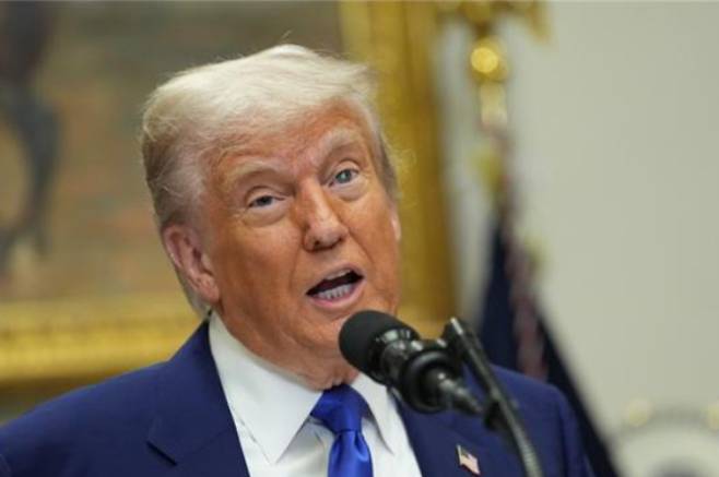 트럼프 대통령은 지난 달 12일 기자회견에서 중국과의 무역 협상 상황을 설명하다 느닷없이 '통일'과 '평화'라는 단어를 사용했다. 중국이 무역 협상에서 양보하면 미국이 중국의 대만 흡수 통일을 용인하는 식으로 거래가 진행되고 있다는 인상을 준다는 논란이 제기됐다. 연합뉴스