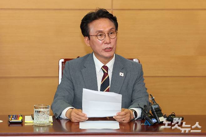 김민석 국무총리 후보자가 10일 오전 서울 종로구 통의동 금융감독연수원에 마련된 청문회 준비단 사무실에서 기자간담회를 하고 있다. 류영주 기자