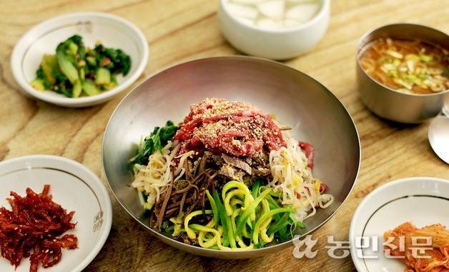 육회가 올라간 진주비빔밥. 농민신문 DB