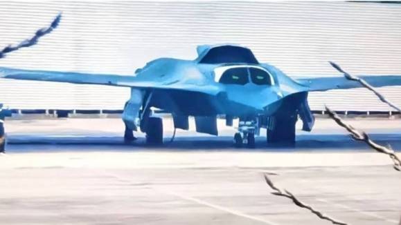 중국이 개발 중인 6세대 전투기 J-36 정면 모습. 사우스차이나모닝포스트 제공