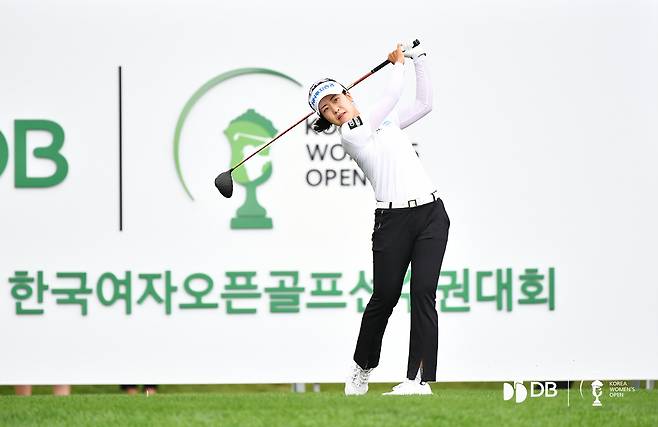 박민지가 한국여자오픈에서 통산 20승에 도전한다. 2022년 대회 첫 티샷을 하고 있는 박민지. ｜DB그룹 한국여자오픈 대회조직위 제공