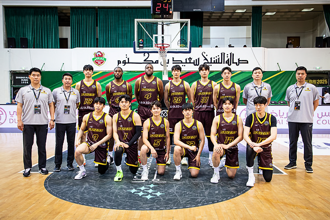 2025 국제농구연맹(FIBA) 바스켓볼 챔피언스리그 아시아 조별리그에 나선 창원 LG 선수와 코칭스태프. 대회 웹페이지 캡처
