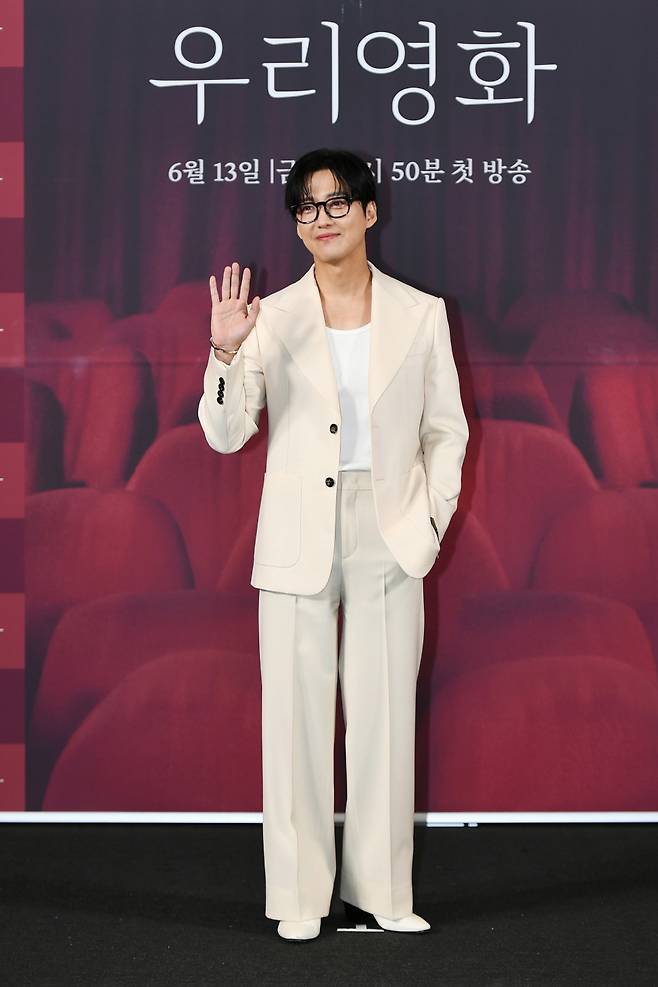 배우 남궁민이 10일 오후 서울 CGV용산 아이파크몰에서 열린 SBS 새 금토극 ‘우리영화’의 제작발표회에 참석해 포즈를 취하고 있다. 사진 SBS