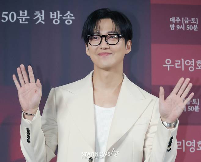 배우 남궁민이 10일 오후 서울 CGV용산아이파크몰에서 진행된 SBS금토드라마 '우리영화' 제작발표회에 참석해 포즈를 취하고 있다.  다음이 없는 영화 감독 ‘제하’와 오늘이 마지막인 배우 ‘다음’의 내일로 미룰 수 없는 사랑 이야기 '우리영화'는 오는 13일 첫 방송된다. /2025.06.10 /사진=이동훈 photoguy@