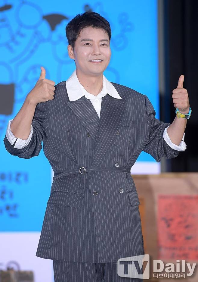 KBS2 크레이지 리치 코리안, 전현무