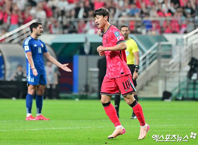 홍명보 감독이 이끄는 대한민국 축구대표팀은 10일 서울월드컵경기장에서 열린 2026 월드컵 아시아 3차예선 B조 10차전 쿠웨이트와의 홈 경기에서 전반 자책골, 그리고 후반에 터진 이강인과 오현규, 이재성의 연속골을 묶어 4-0 대승을 챙겼다. 이날 승리로 홍명보호는 3차예선 10경기에서 6승 4무(승점 22)를 기록하며 1위를 확정지었다. 특히 아시아 3차예선에 참가한 18개국 중 일본, 이란, 우즈베키스탄, 요르단 등 다른 본선 진출국이 하지 못한 무패 신화를 달성했다. 상암, 김한준 기자