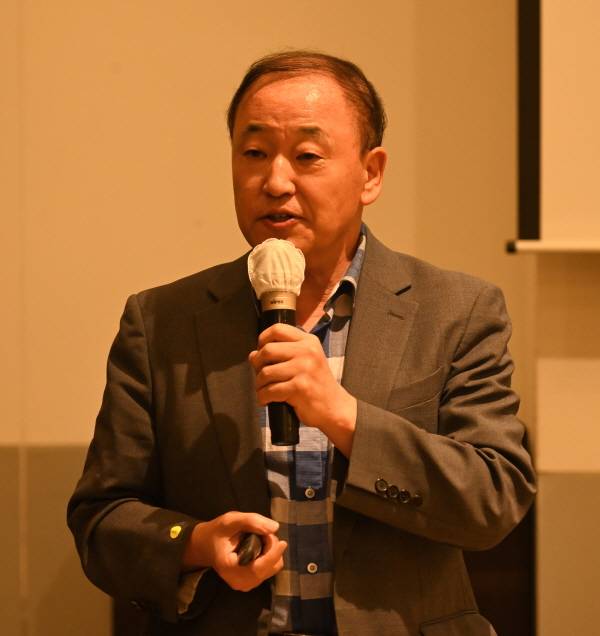 이양구 강사가 우크라이나의 지정학적 가치를 설명하고 있다. / 장영환 기자